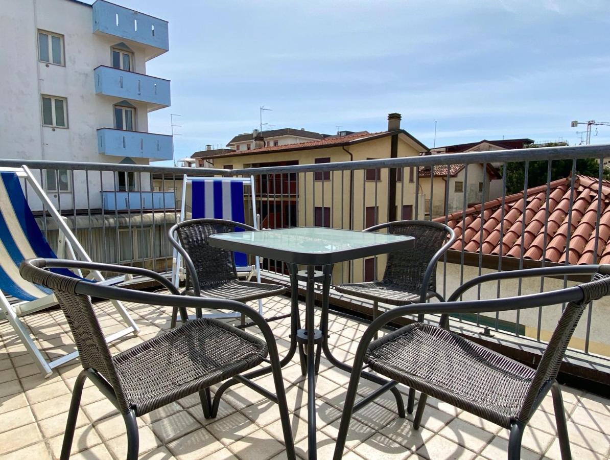 Villa Santin Carraro Immobiliare - Family Apartments Lido di Jesolo Exteriör bild