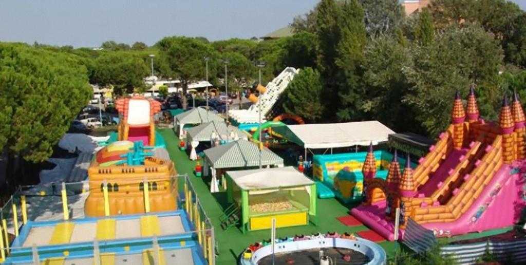Villa Santin Carraro Immobiliare - Family Apartments Lido di Jesolo Exteriör bild